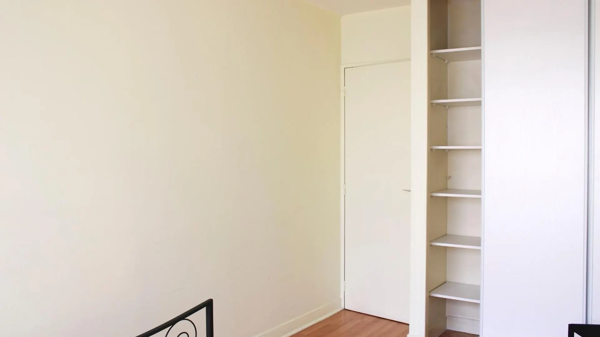 Apartment Spacious 3 Rooms With Balcony In Paris