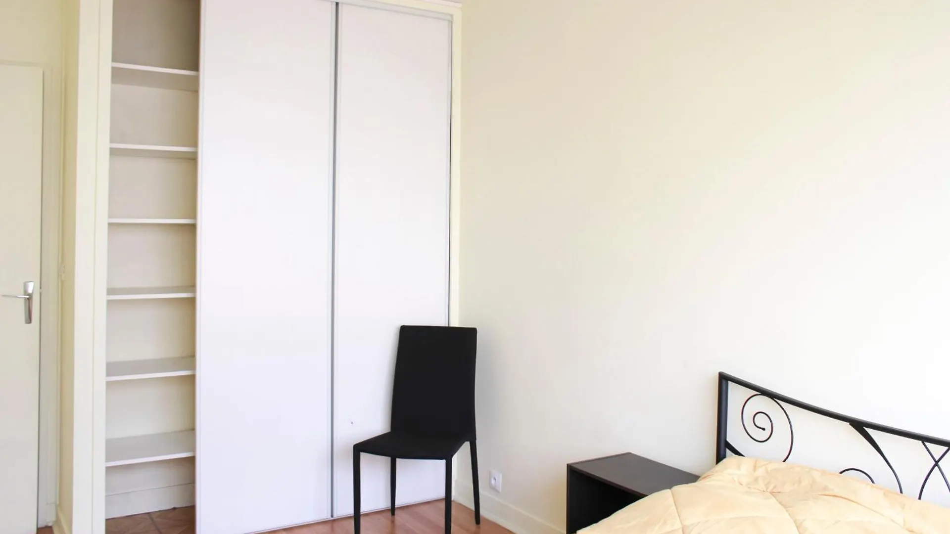 Apartment Spacious 3 Rooms With Balcony In Paris