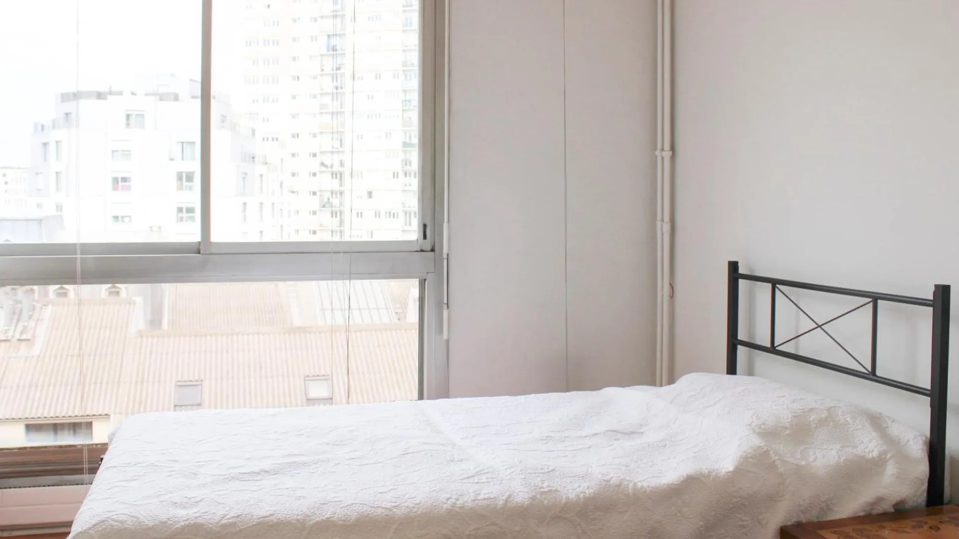 Apartment Spacious 3 Rooms With Balcony In Paris France