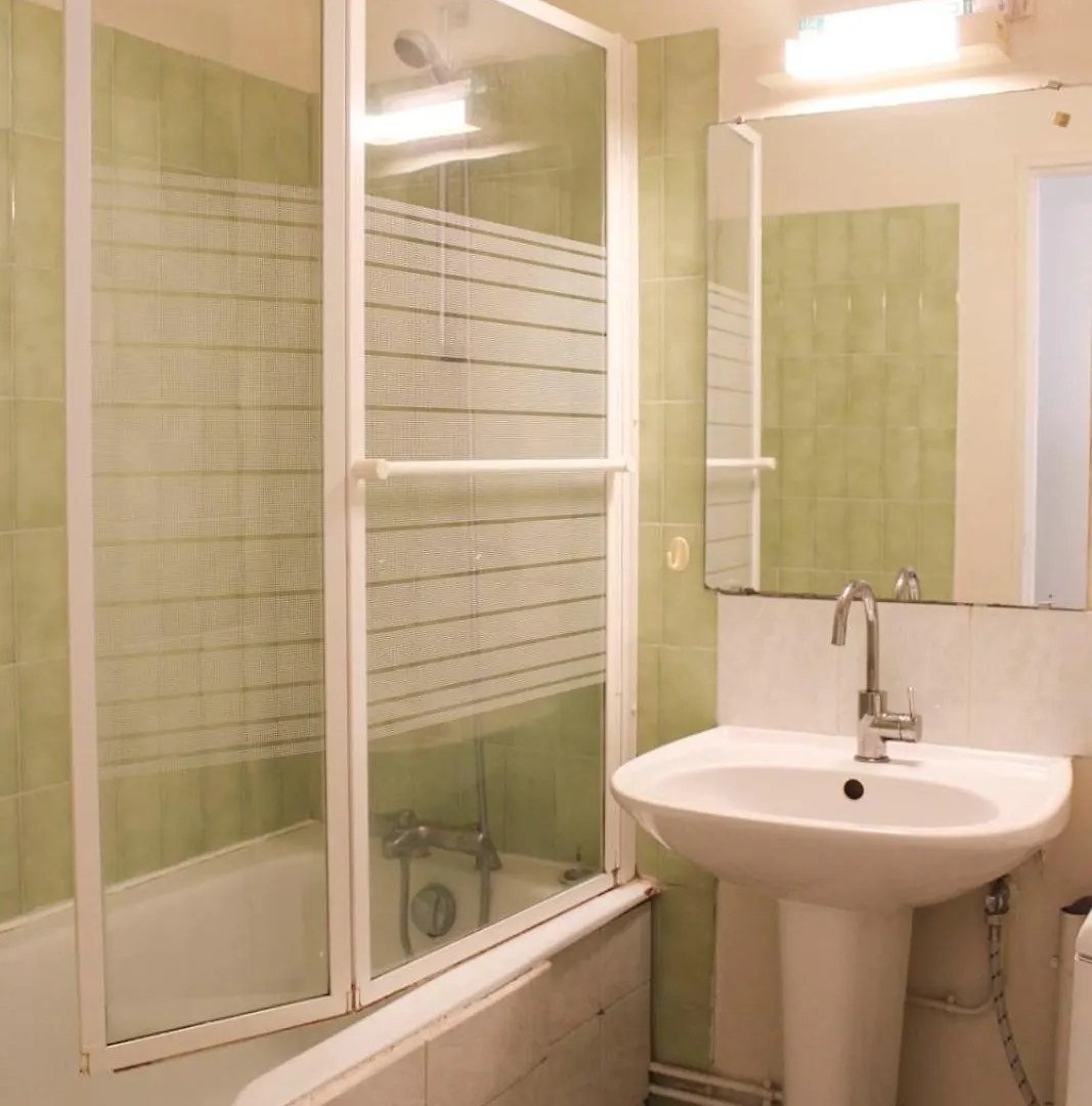 Spacious 3 Rooms With Balcony In Paris Apartamento