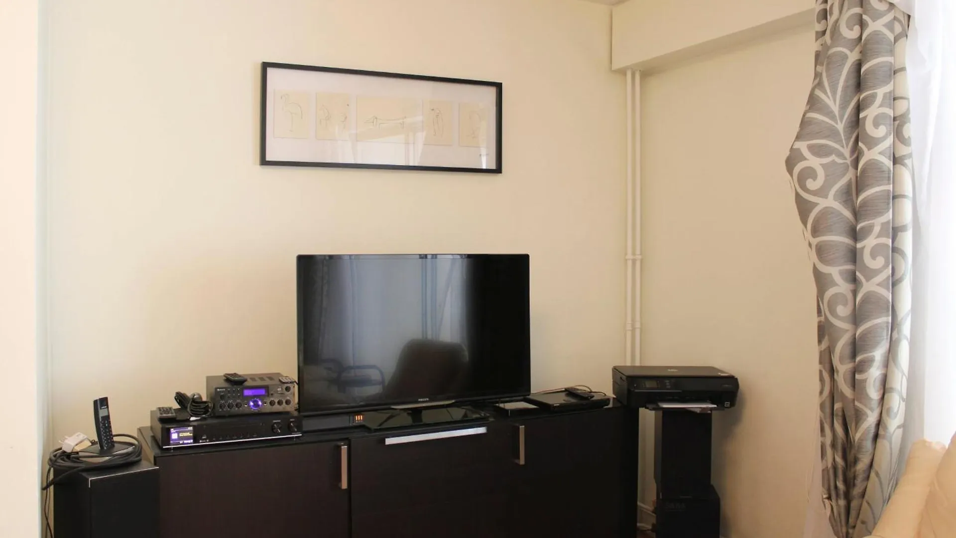 Spacious 3 Rooms With Balcony In Paris Apartamento