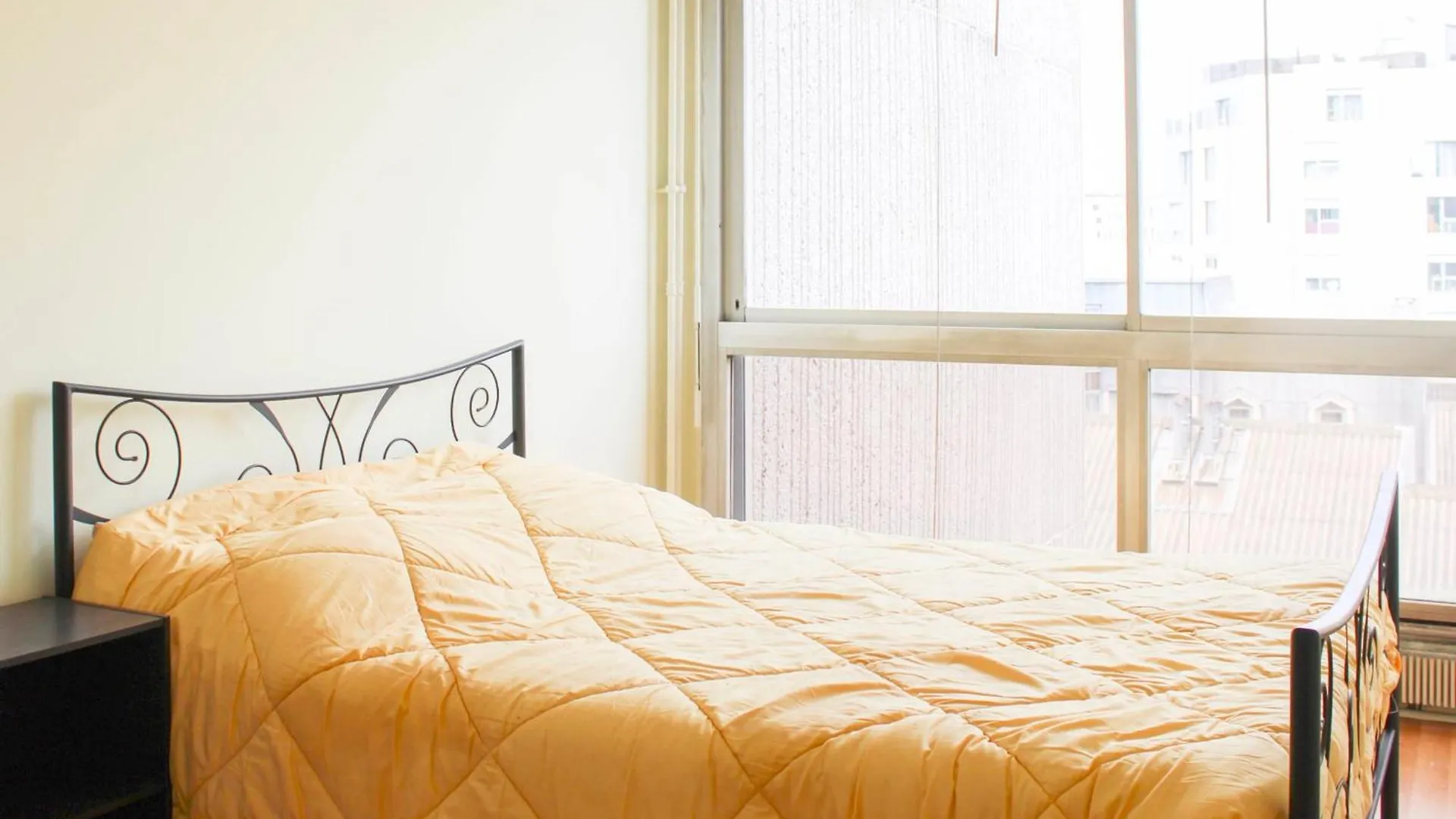 Spacious 3 Rooms With Balcony In Paris