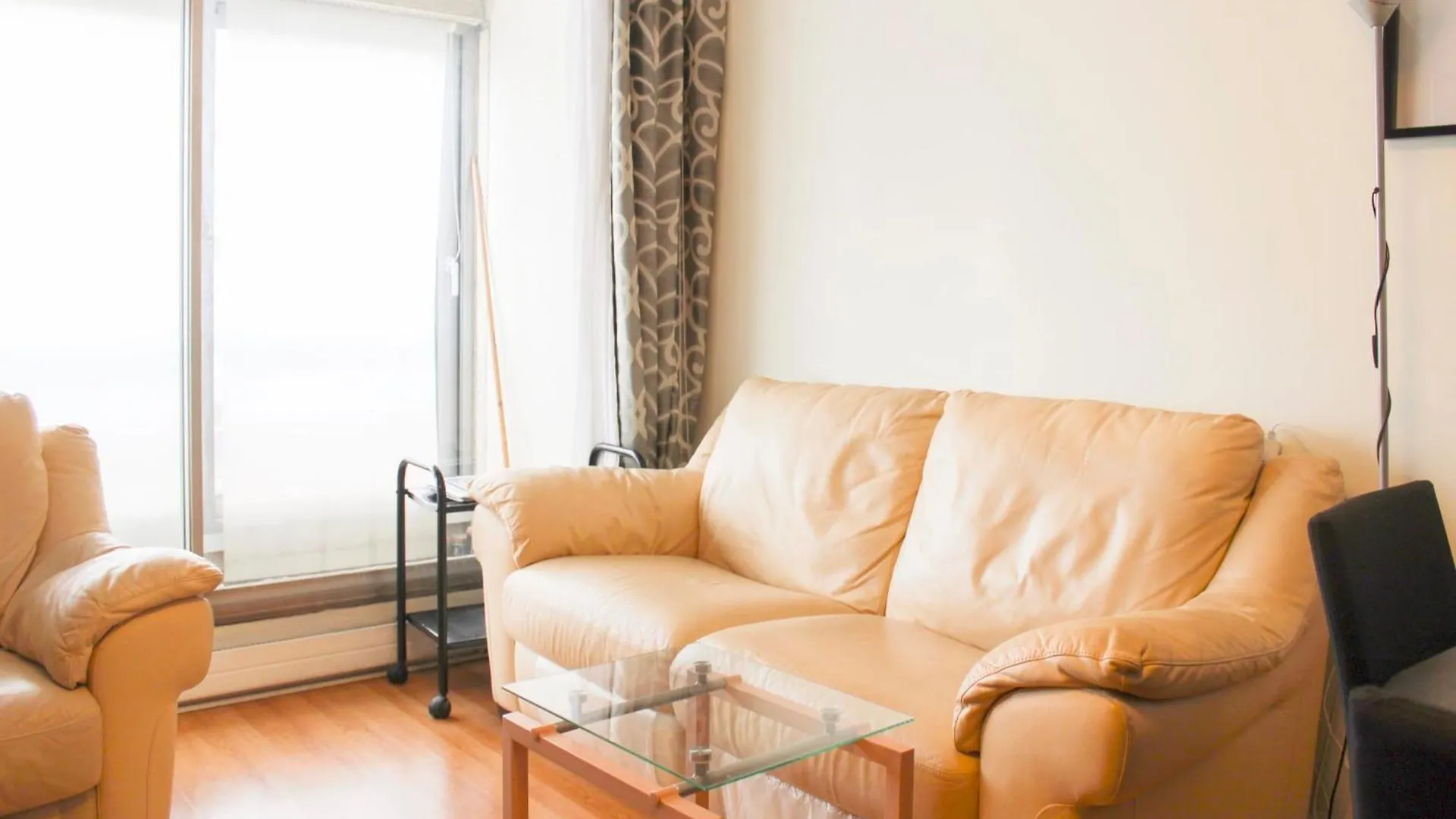 Spacious 3 Rooms With Balcony In Paris