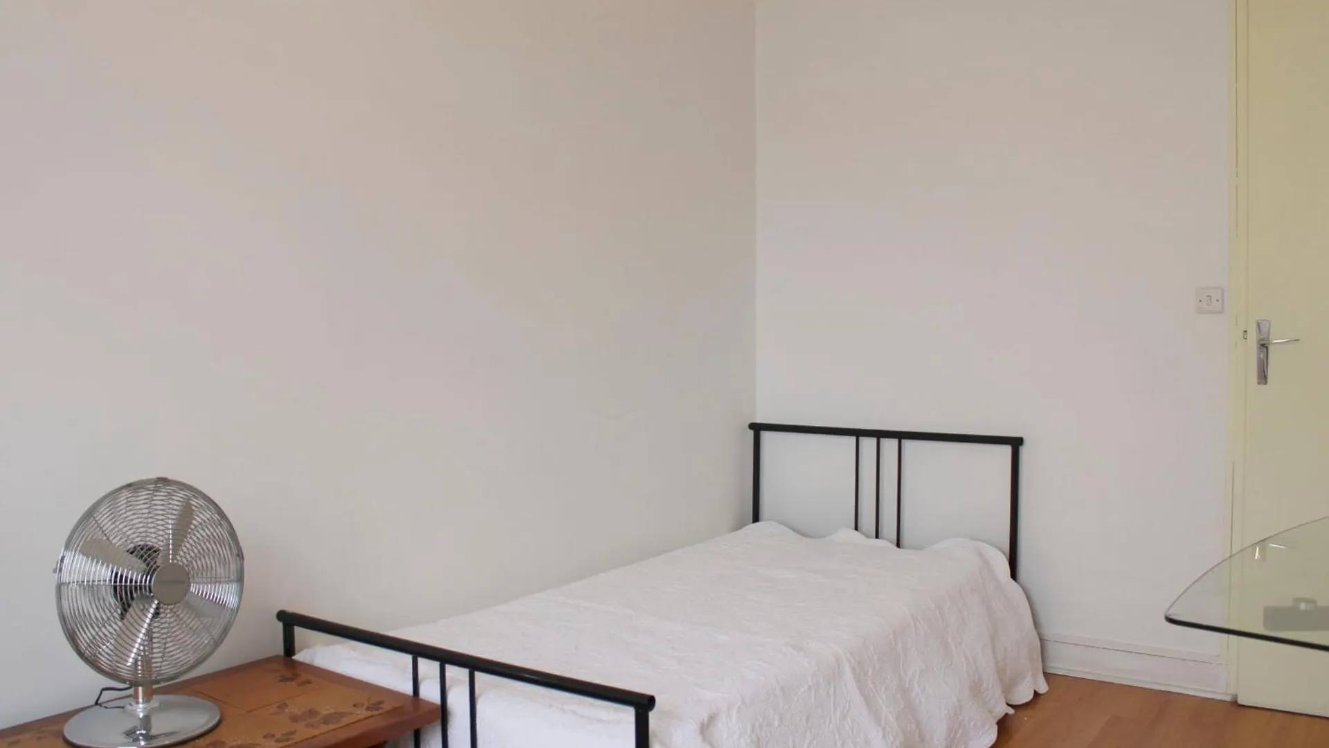 Apartment Spacious 3 Rooms With Balcony In Paris France